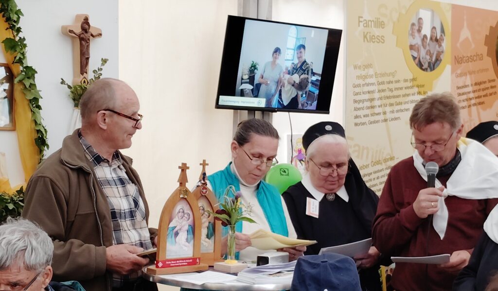 "Mit Maria Sieben Schritte zum Frieden gehen" (Foto: SchPPH)