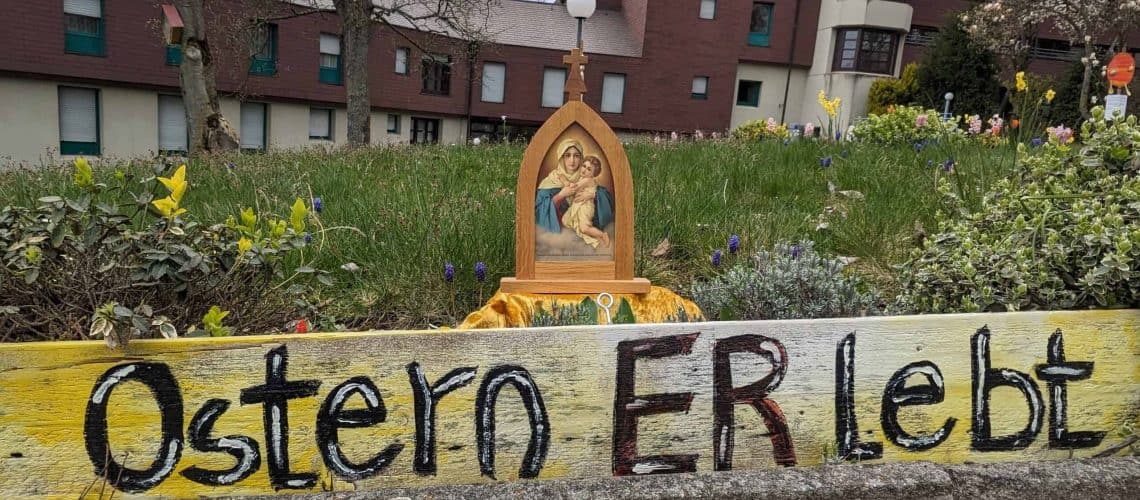 Beim Osterweg auf Berg Schönstatt mit dem Motto: Ostern ERlebt können die Besucher vom 02.-20. April dem neu erwachten Leben rund um die Auferstehung Jesu auf die Spur kommen.